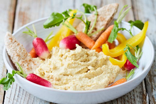 Houmous simple accompagné de légumes | Recette Santé OfficeMed